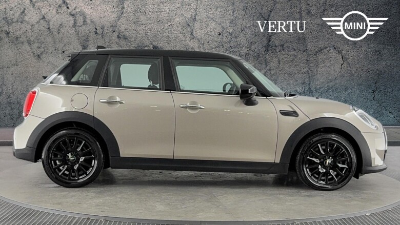 MINI Hatchback 1.5 Cooper Classic 5dr Auto [Nav Pack] Petrol Hatchback